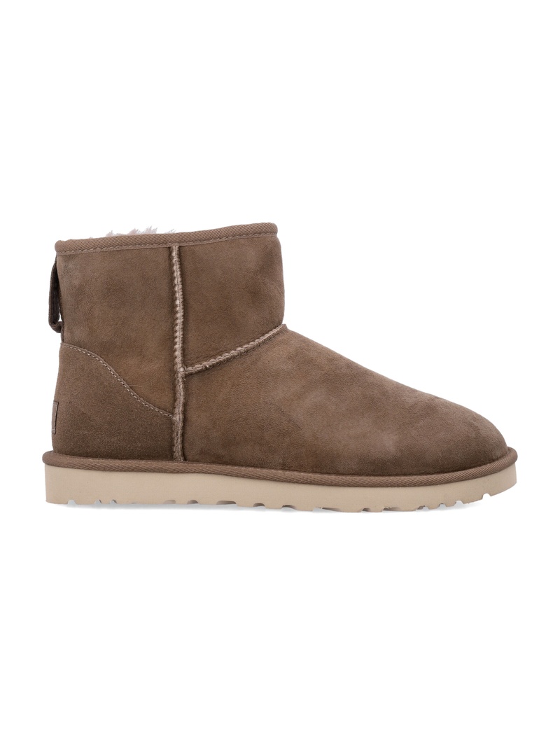 UGG Flat shoes