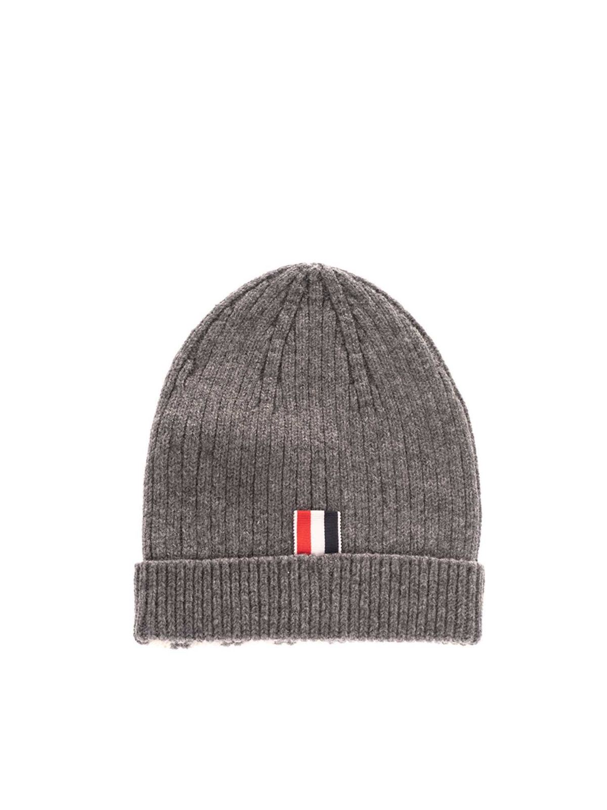 Striped ribbed cap in grey MKH009A00011035 (Thom Browne / 帽子 ) | Thom Browne (トム・ブラウン)