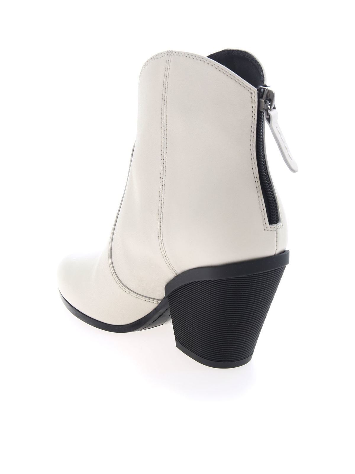 Texan ankle boots in Ecru color HXW5810DS10O6LB018 (HOGAN / ブーツ ) | HOGAN (ホーガン)(2)
