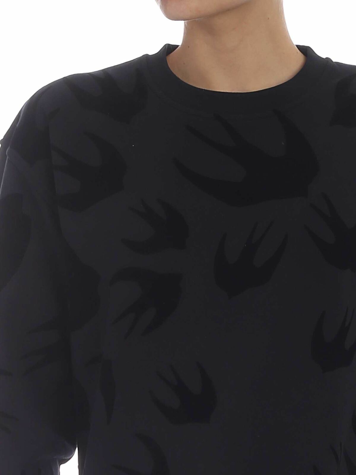 Black sweatshirt with swallow print 337341RLT741000 (McQ / スウェット・フーディー ) | McQ (マックキュー)(3)
