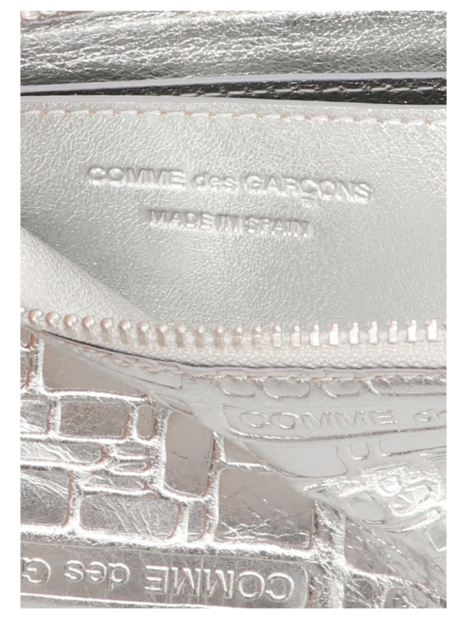 'Embossed Logotype' wallet SA3100EGSILVER (Comme Des Garçons Wallet / 財布・カードケース ) | Comme Des Garçons Wallet (コムデギャルソン ウォレット)(2)