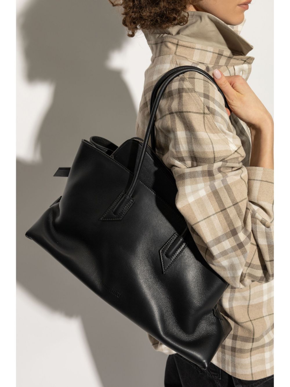 The Attico Bags.. Black 250WAH00054LBT019AA100 (THE ATTICO / ハンドバッグ・ショルダーバッグ ) | THE ATTICO (ジ・アティコ)(4)