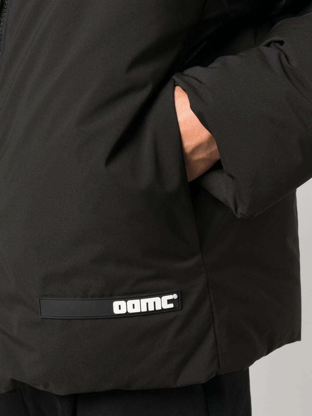 OAMC Coats Black 23A28OAU55TESBA032001 (OAMC / ダウンジャケット・コート ) | OAMC (オーエーエムシー)(4)