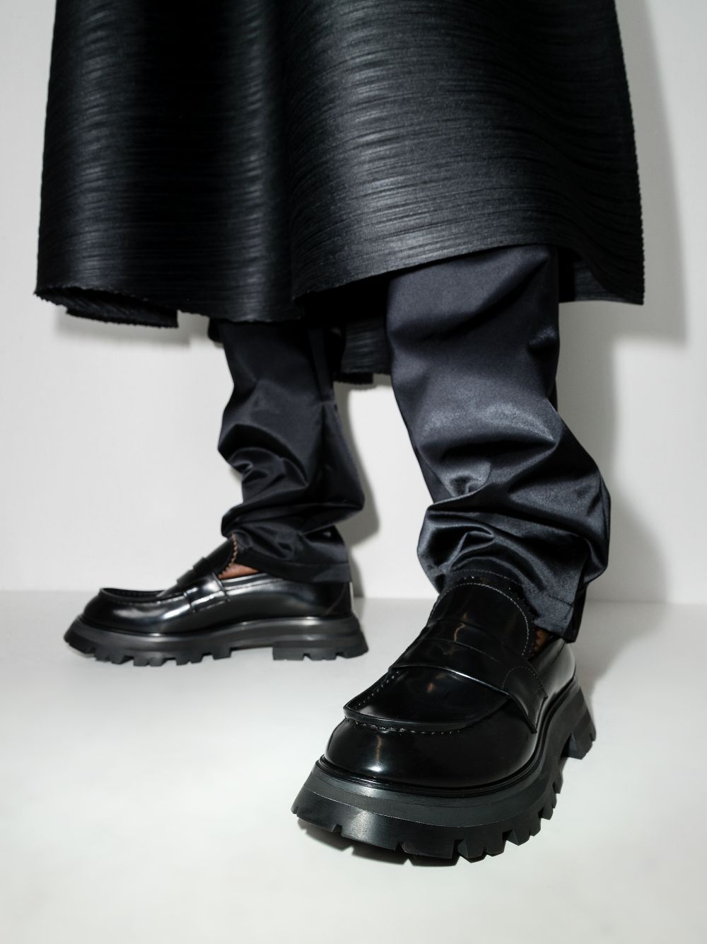 Alexander McQueen Flat shoes Black 666328WHZ801000 (Alexander McQUEEN / ローファー ) | Alexander McQUEEN (アレキサンダー・マックイーン)(2)