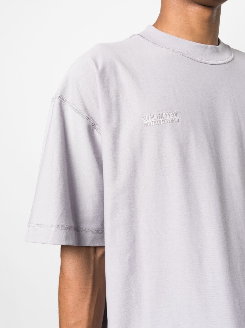 Vetements T-shirts and Polos Lilac UE63TR660LLILAC (VETEMENTS / Tシャツ・カットソー ) | VETEMENTS (ヴェトモン)(4)