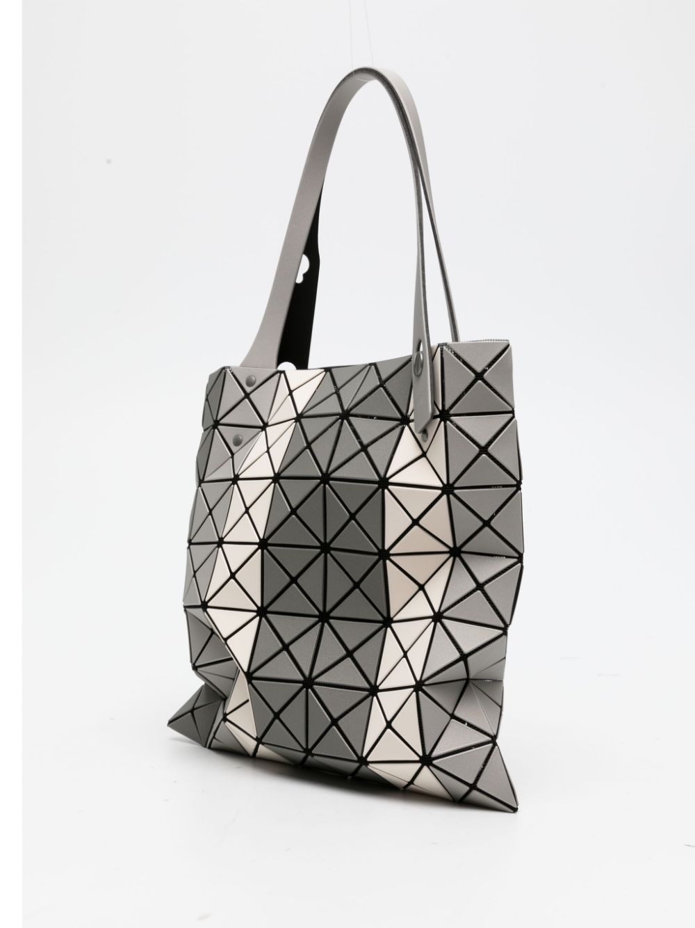 Bao Bao Issey Miyake Bags.. Grey BB38AG547PRISM18 (BAO BAO ISSEY MIYAKE / トートバッグ ) | BAO BAO ISSEY MIYAKE (バオバオイッセイミヤケ)(2)