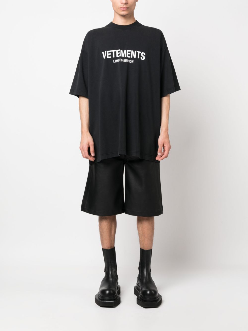 Vetements T-shirts and Polos Black UE54TR170BBLACK (VETEMENTS / Tシャツ・カットソー ) | VETEMENTS (ヴェトモン)(4)