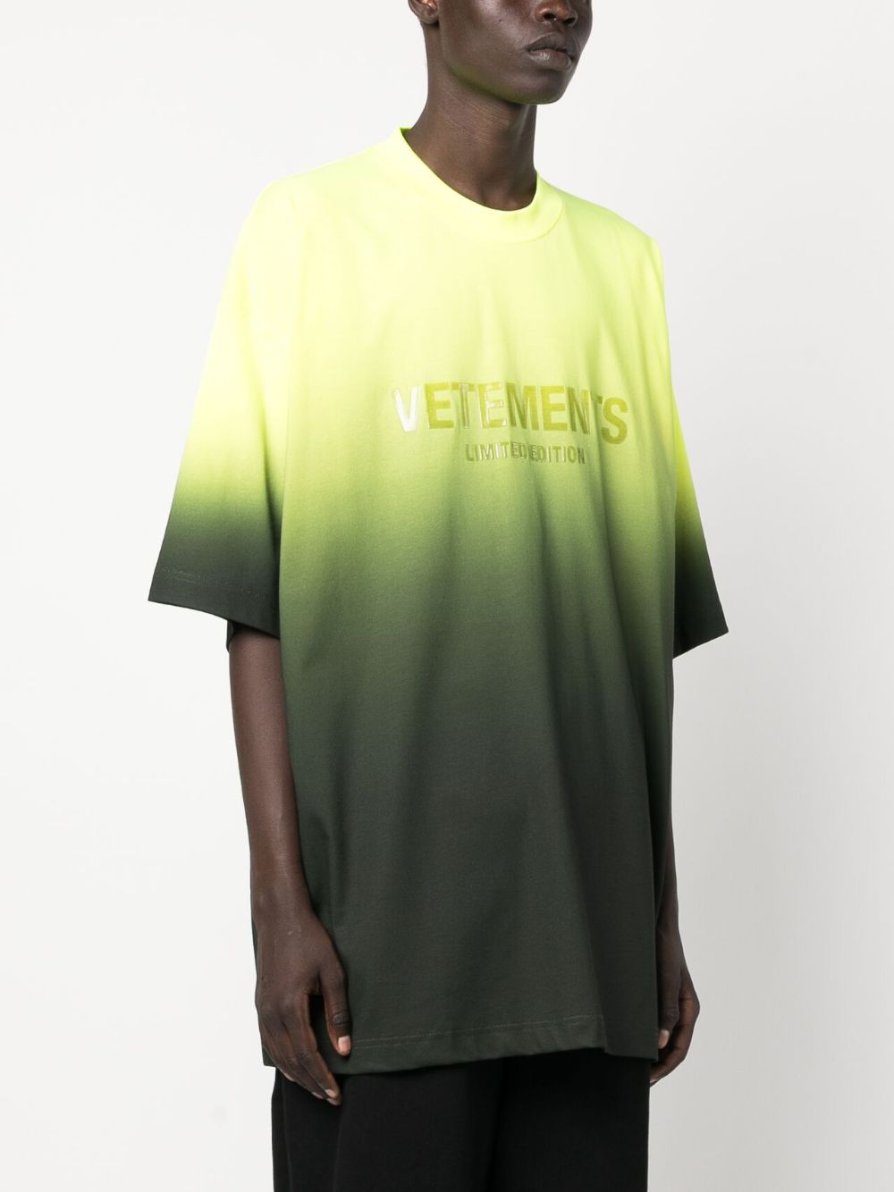 Vetements T-shirts and Polos Yellow UE54TR160YNEONYELLOW (VETEMENTS / Tシャツ・カットソー ) | VETEMENTS (ヴェトモン)(2)