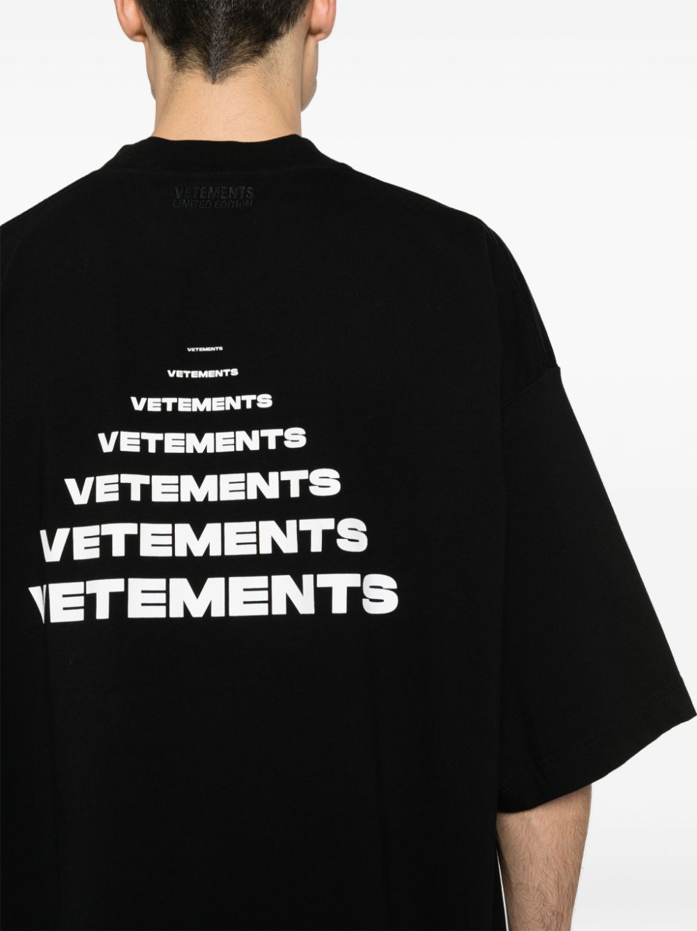 Vetements T-shirts and Polos Black UE64TR140BBLACK (VETEMENTS / Tシャツ・カットソー ) | VETEMENTS (ヴェトモン)(3)