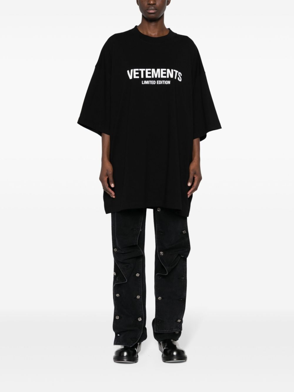 Vetements T-shirts and Polos Black UE64TR800BBLACKWHITE (VETEMENTS / Tシャツ・カットソー ) | VETEMENTS (ヴェトモン)(5)