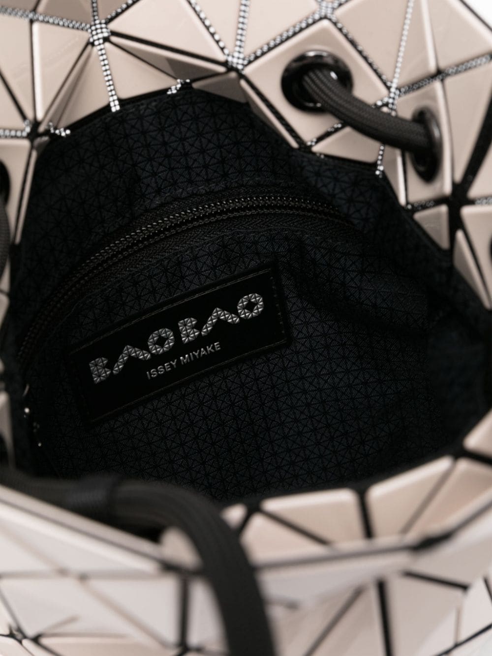 Bao Bao Issey Miyake Bags.. Beige BB48AG53140 (BAO BAO ISSEY MIYAKE / ハンドバッグ・ショルダーバッグ ) | BAO BAO ISSEY MIYAKE (バオバオイッセイミヤケ)(1)