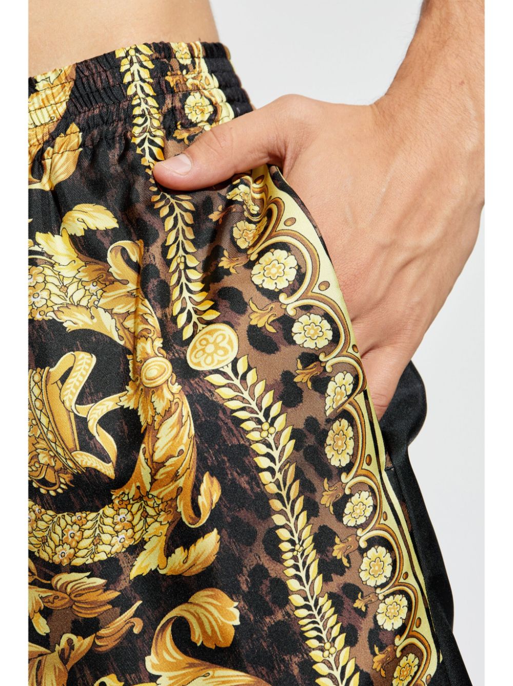 Versace Shorts Golden 10024761A118965N440 (VERSACE / ショートパンツ ) | VERSACE (ヴェルサーチェ)(2)