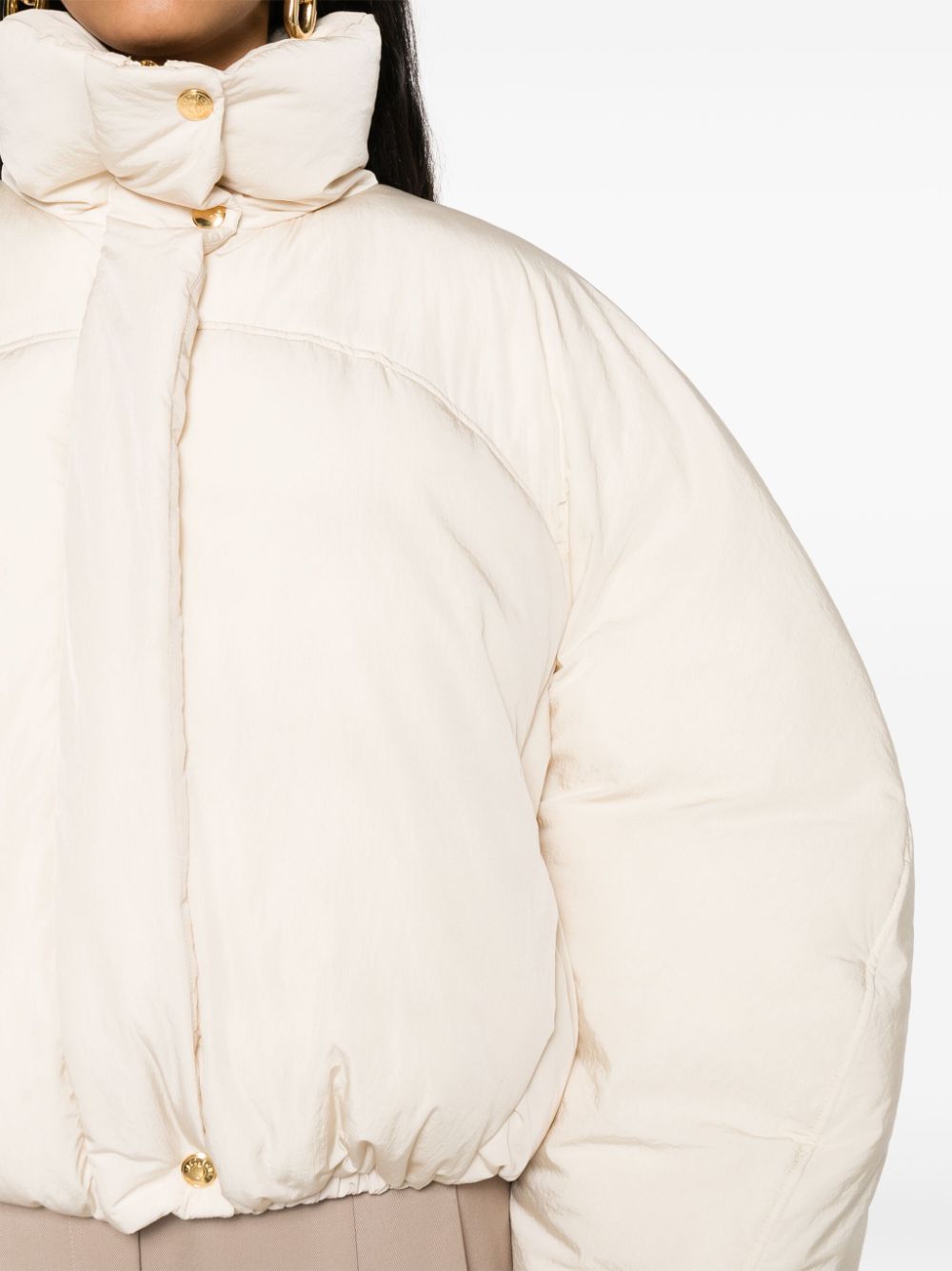 JACQUEMUS Coats White 241CO0491320110 (JACQUEMUS / コート・ダウン ) | JACQUEMUS (ジャックムス)(2)