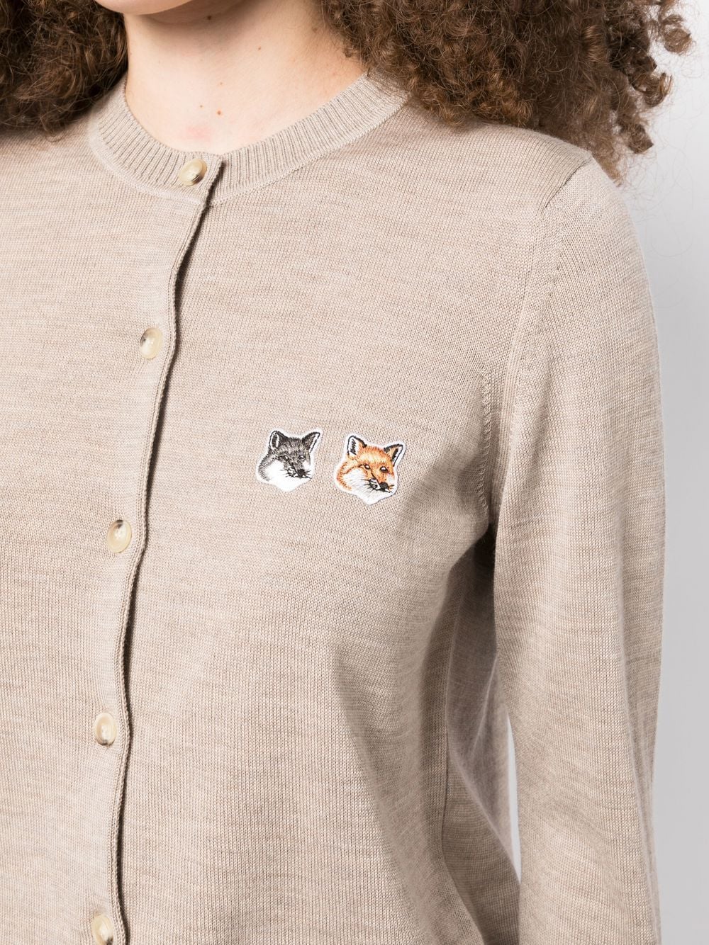 MAISON KITSUNE' Sweaters Beige GW00544KT1036H250 (Maison Kitsuné / ニット・セーター・カーディガン ) | Maison Kitsuné (メゾン キツネ)(4)