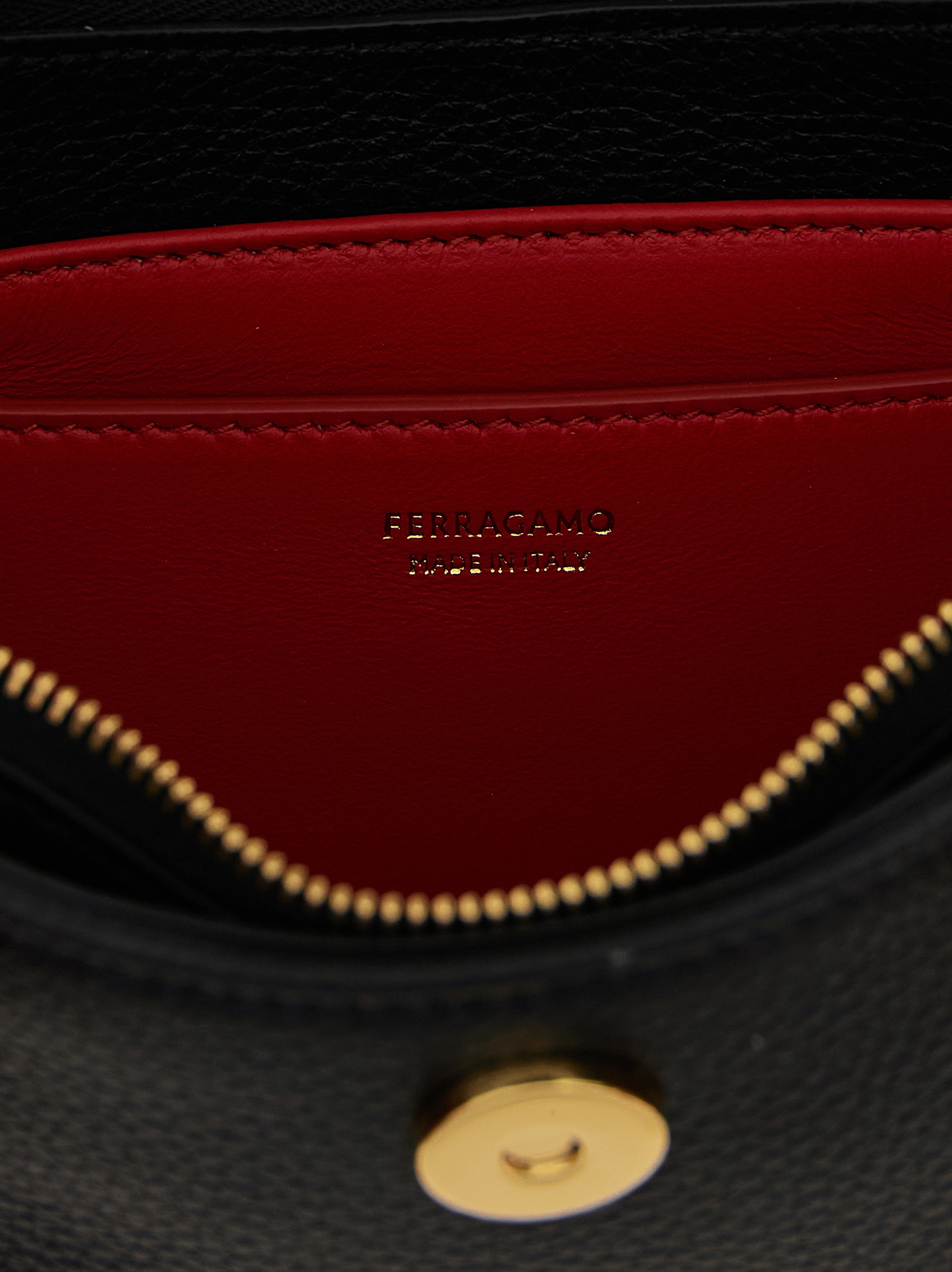 ショルダーバッグ・ポシェット Ferragamo Gabry' Shoulder Bag Gabry leather shoulder bag in black - Ferragamo | Mytheresa