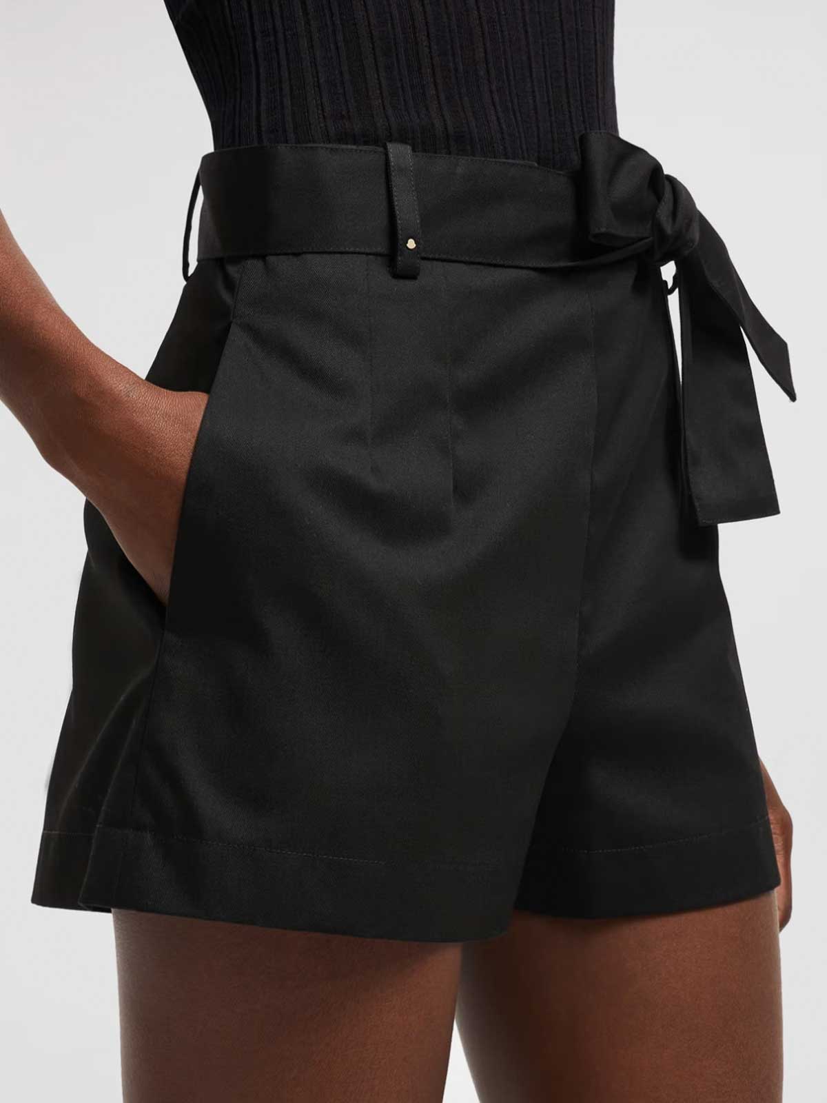 Belted Bermuda Shorts 2B0001954A36999 (Moncler / ショートパンツ ) | Moncler (モンクレール)(4)