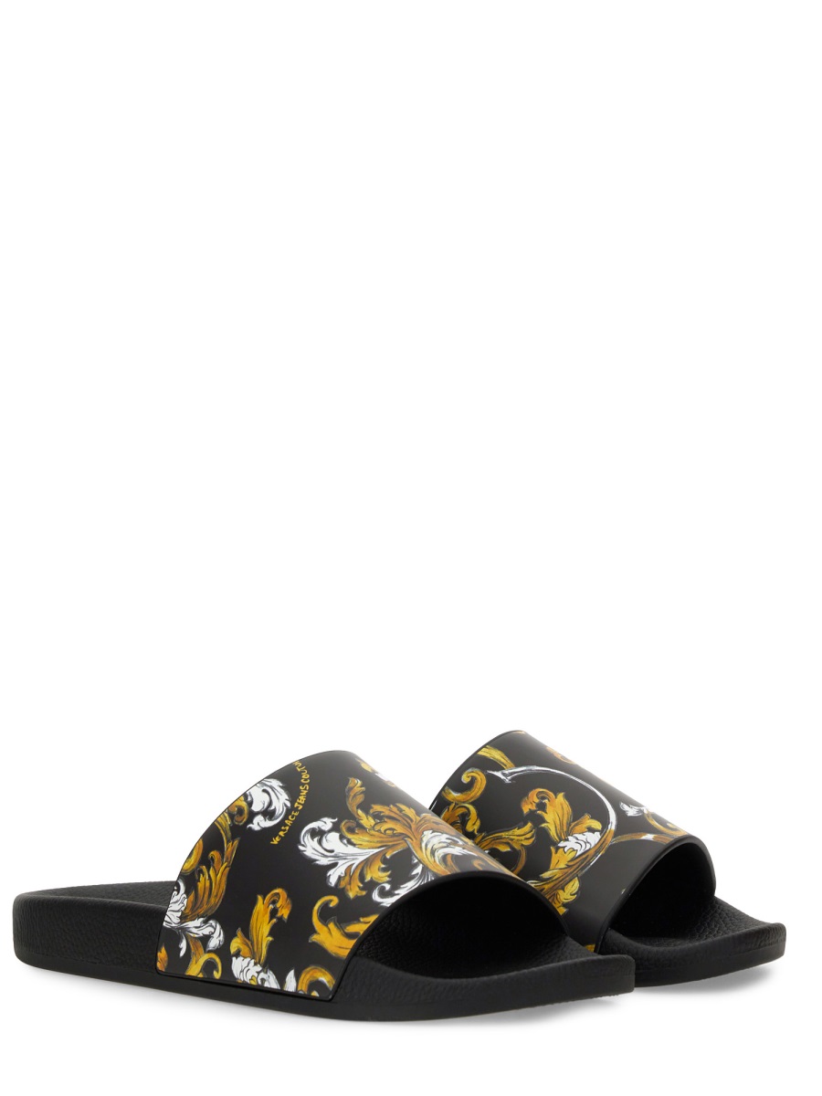 SLIDE SANDAL WITH LOGO 78VA3SQ3ZS365G89 (VERSACE JEANS COUTURE / サンダル ) | VERSACE JEANS COUTURE (ヴェルサーチェ ジーンズ クチュール)(1)