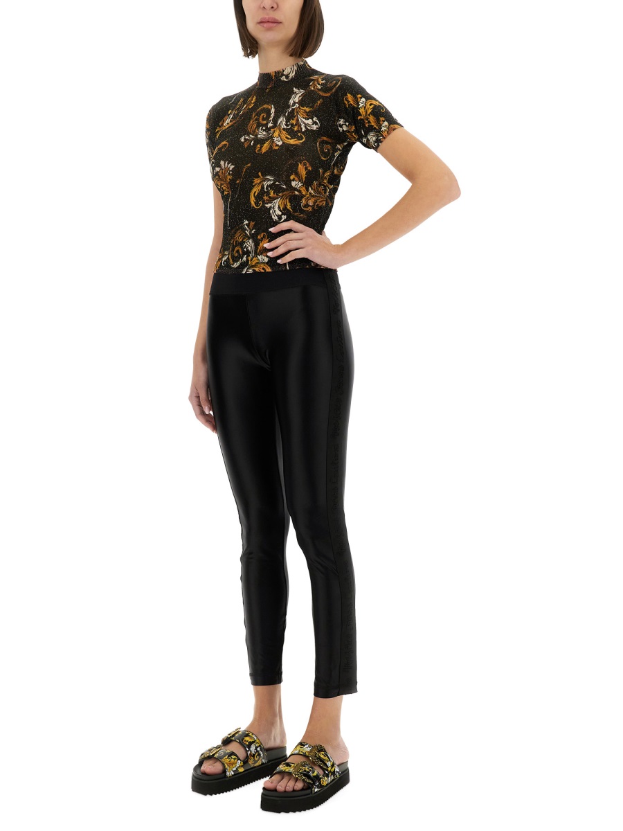 "OUTLINE BAROQUE" KNITTED T-SHIRT 78HAFM07CMN45G89 (VERSACE JEANS COUTURE / Tシャツ・カットソー ) | VERSACE JEANS COUTURE (ヴェルサーチェ ジーンズ クチュール)(1)