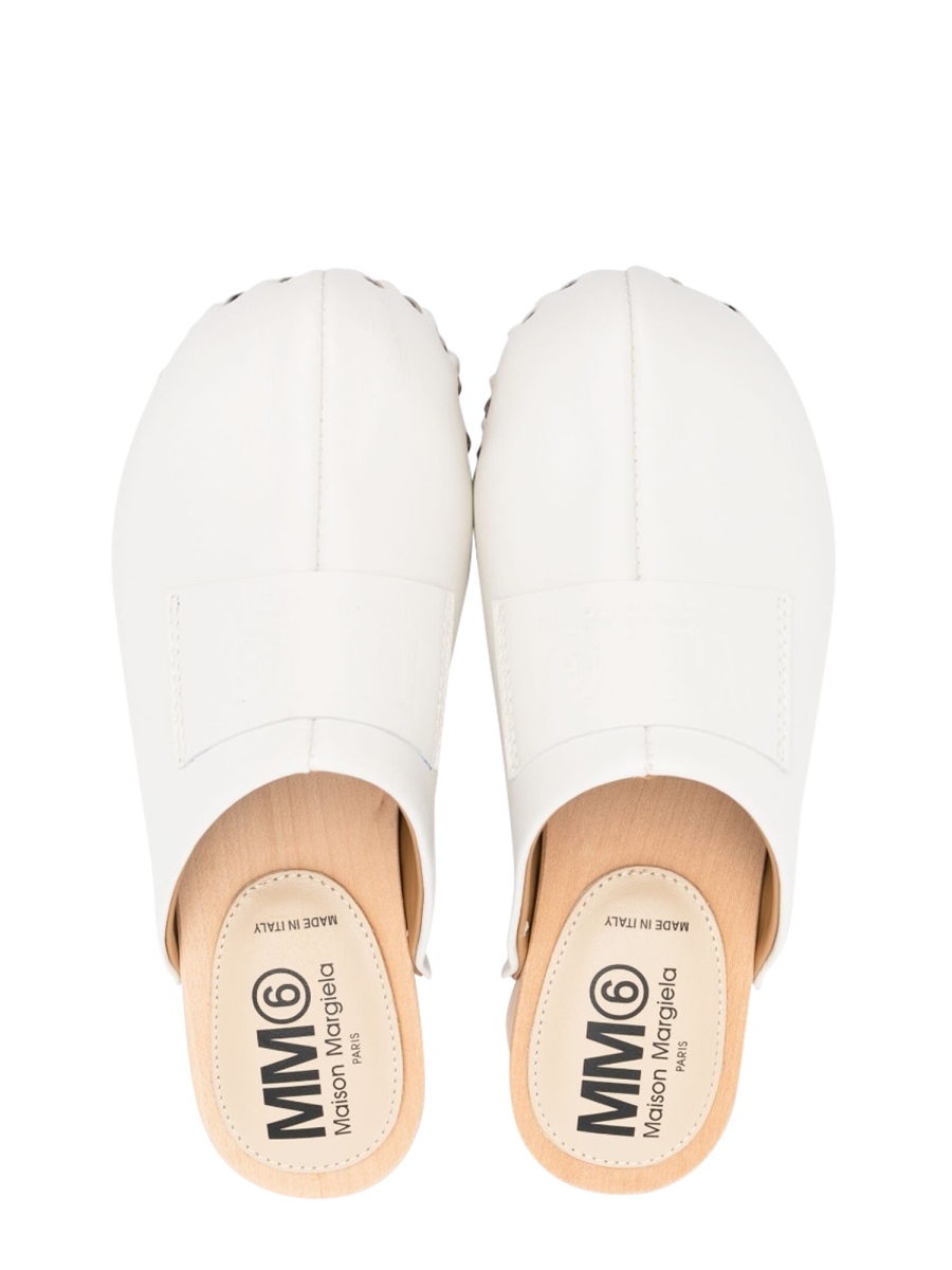 wooden closed toe clogs 73418K1OFFWHITE (MM6 Maison Margiela / サンダル ) | MM6 Maison Margiela (エムエムシックス)(1)