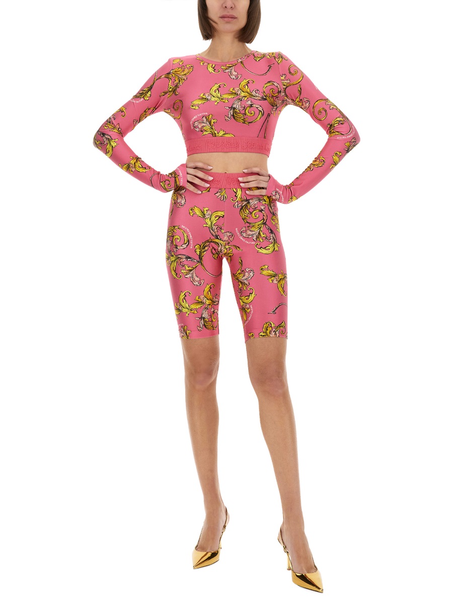 "OUTLINE BAROQUE" SHORT TOP 78HAH218JS470494 (VERSACE JEANS COUTURE / Tシャツ・カットソー ) | VERSACE JEANS COUTURE (ヴェルサーチェ ジーンズ クチュール)(1)