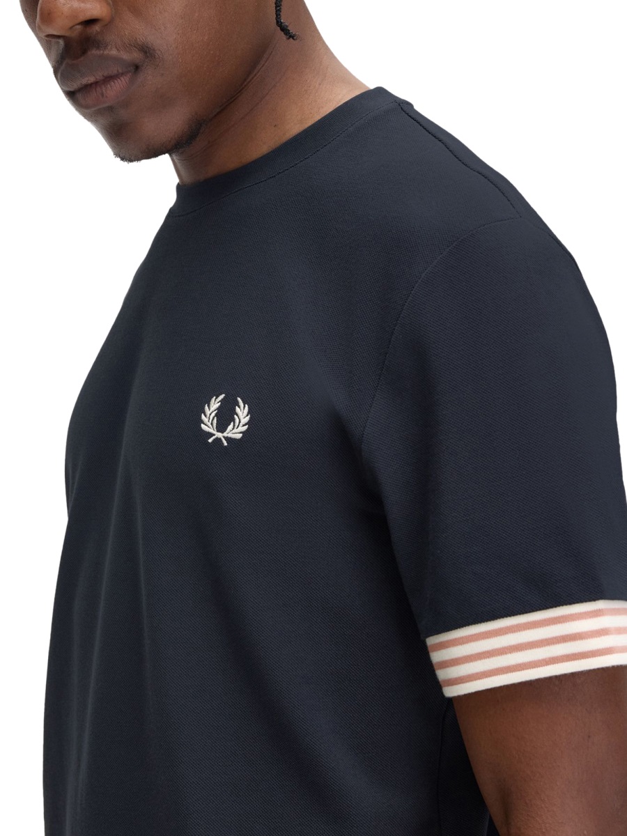 T-SHIRT WITH STRIPED MANIHE BORDER FPM770754608 (FRED PERRY / Tシャツ・カットソー ) | FRED PERRY (フレッドペリー)(2)