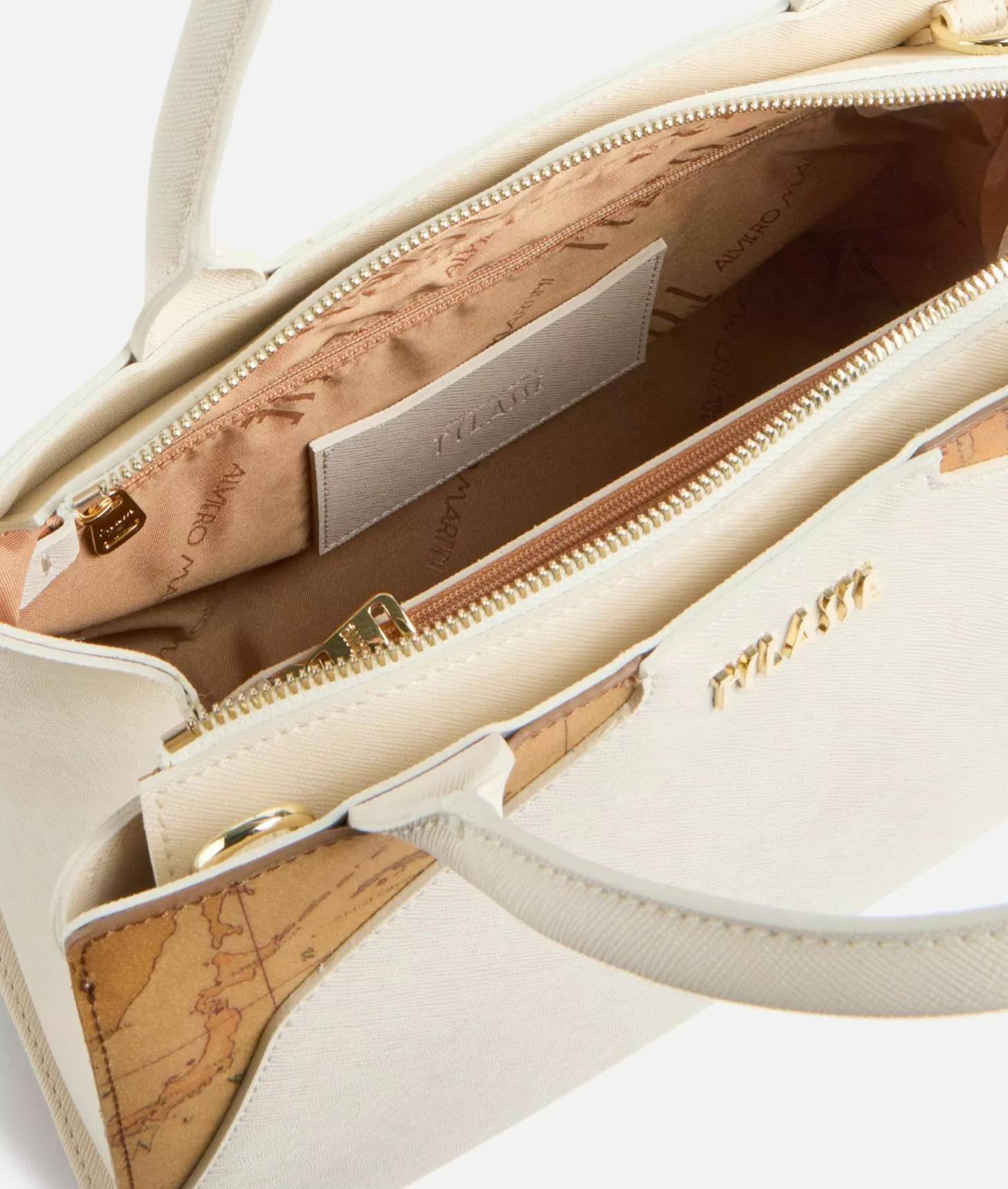 Alviero Martini Bags.. Ivory LB8894070905 (ALVIERO MARTINI 1a CLASSE / ハンドバッグ・ショルダーバッグ ) | ALVIERO MARTINI 1a CLASSE (アルヴィエロ マルティーニ プリマ クラッセ)(2)