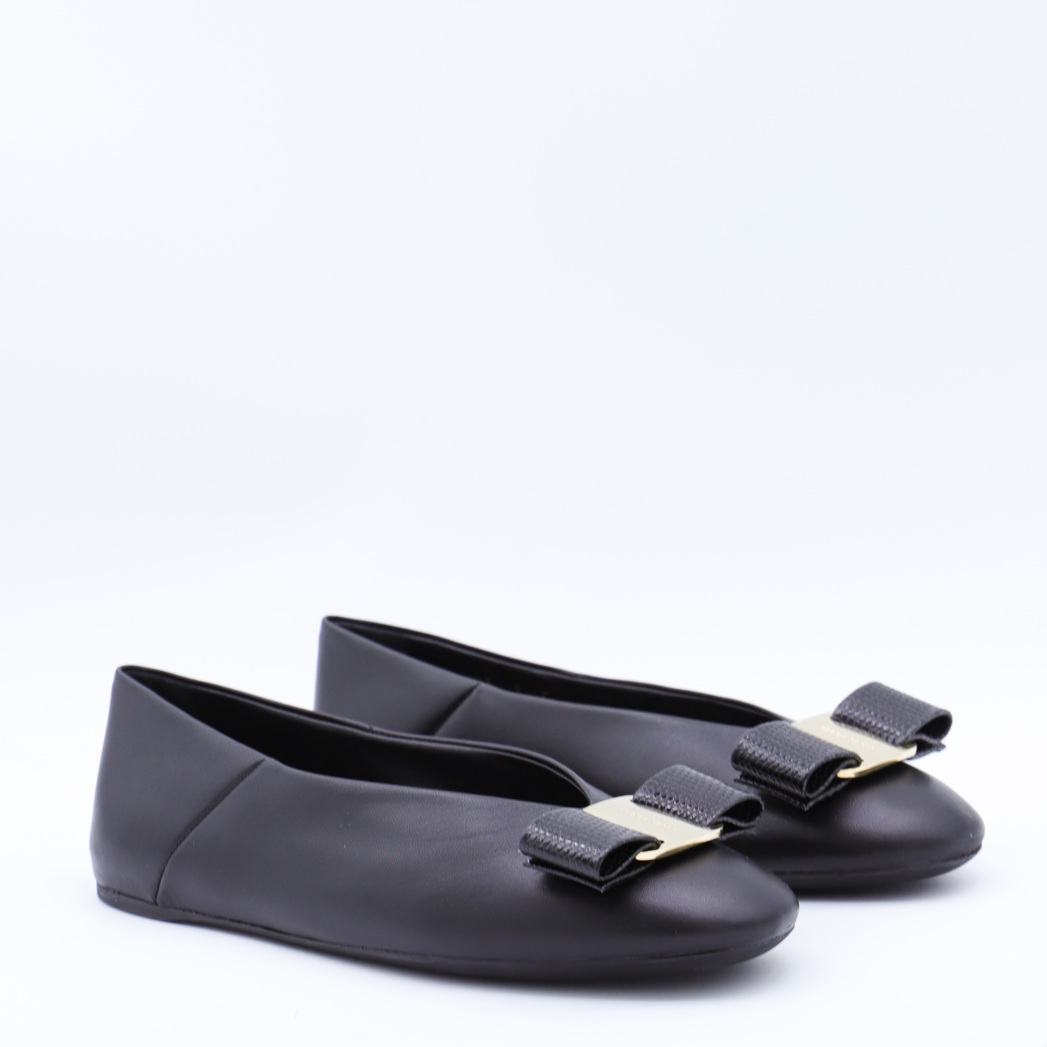 Ferragamo Flat shoes Black 78288301K221001 (FERRAGAMO / フラットシューズ ) | FERRAGAMO (フェラガモ)