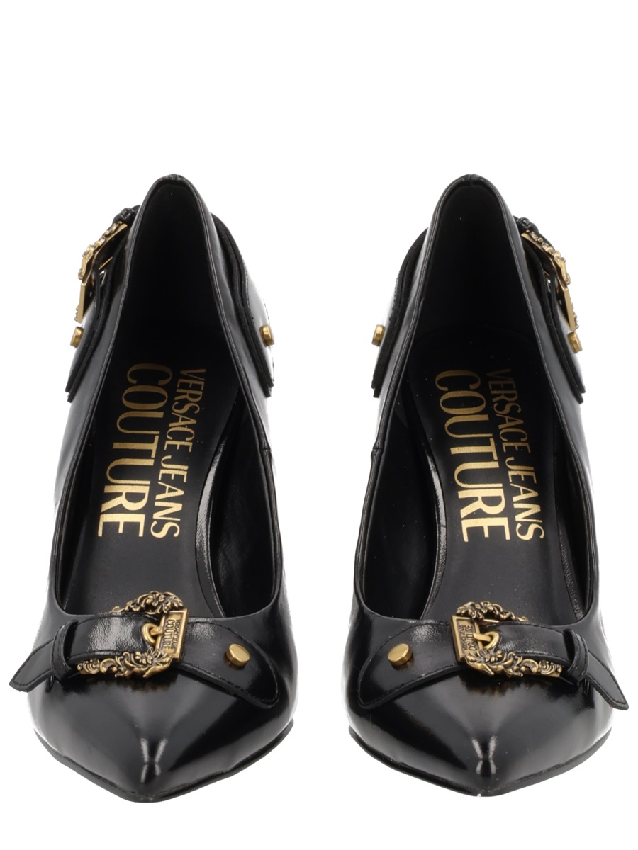 DÉCOLLETÉ "SCARLETT" 79VA3S56ZSC35899 (VERSACE JEANS COUTURE / パンプス・ハイヒール ) | VERSACE JEANS COUTURE (ヴェルサーチェ ジーンズ クチュール)(2)