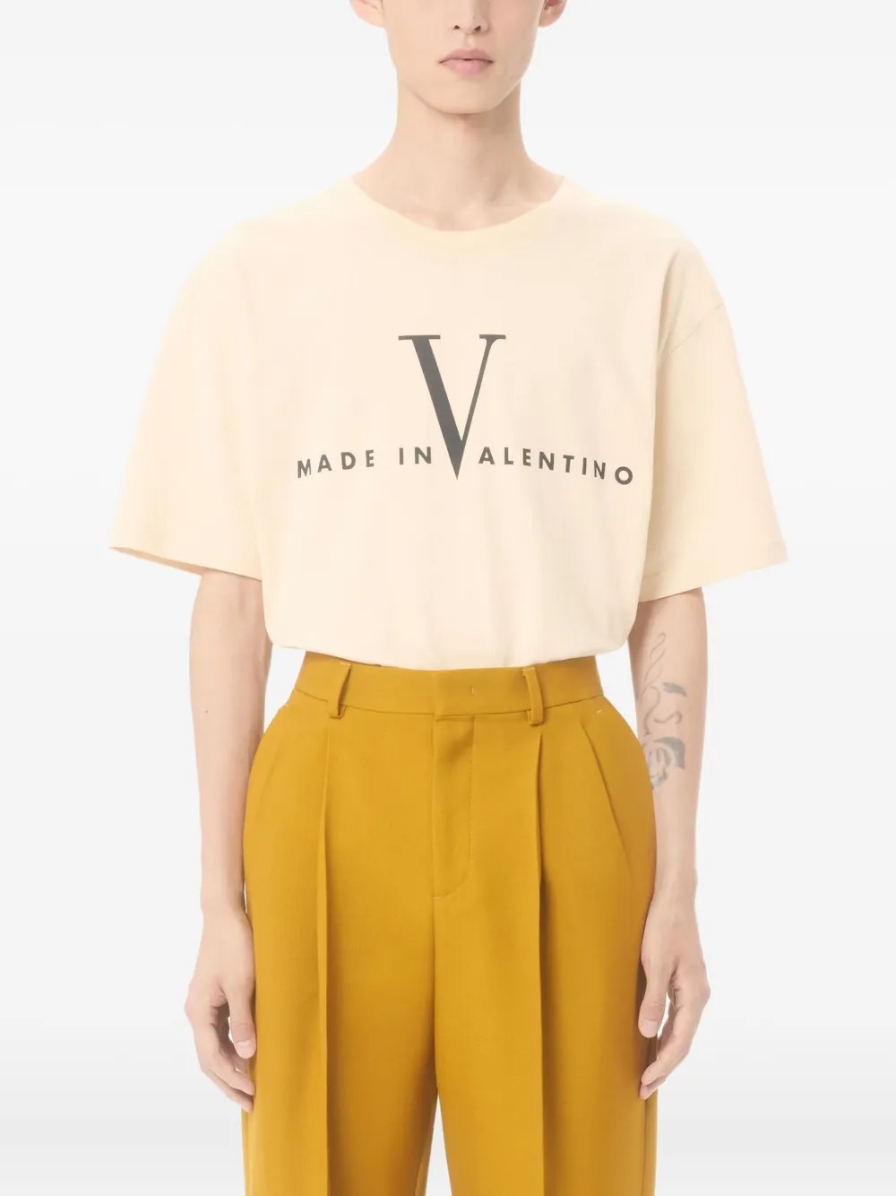 VALENTINO COTTON T-SHIRT WITH MADE IN VALENTINO PRINT VMG16PBAQQT3 (Valentino Garavani / Tシャツ・カットソー ) | Valentino Garavani (ヴァレンティノ)(2)