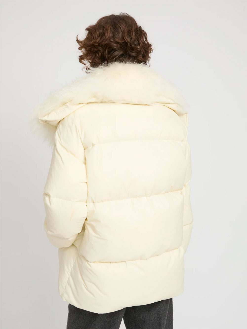 YS ARMY COLLECTION: MID-LENGTH DOWN JACKET WITH REMOVABLE BIB AND LAMBSWOOL TRIM 26WFM00480M07WA1006 (YVES SALOMON / ダウンジャケット・コート ) | YVES SALOMON (イヴ サロモン)(2)