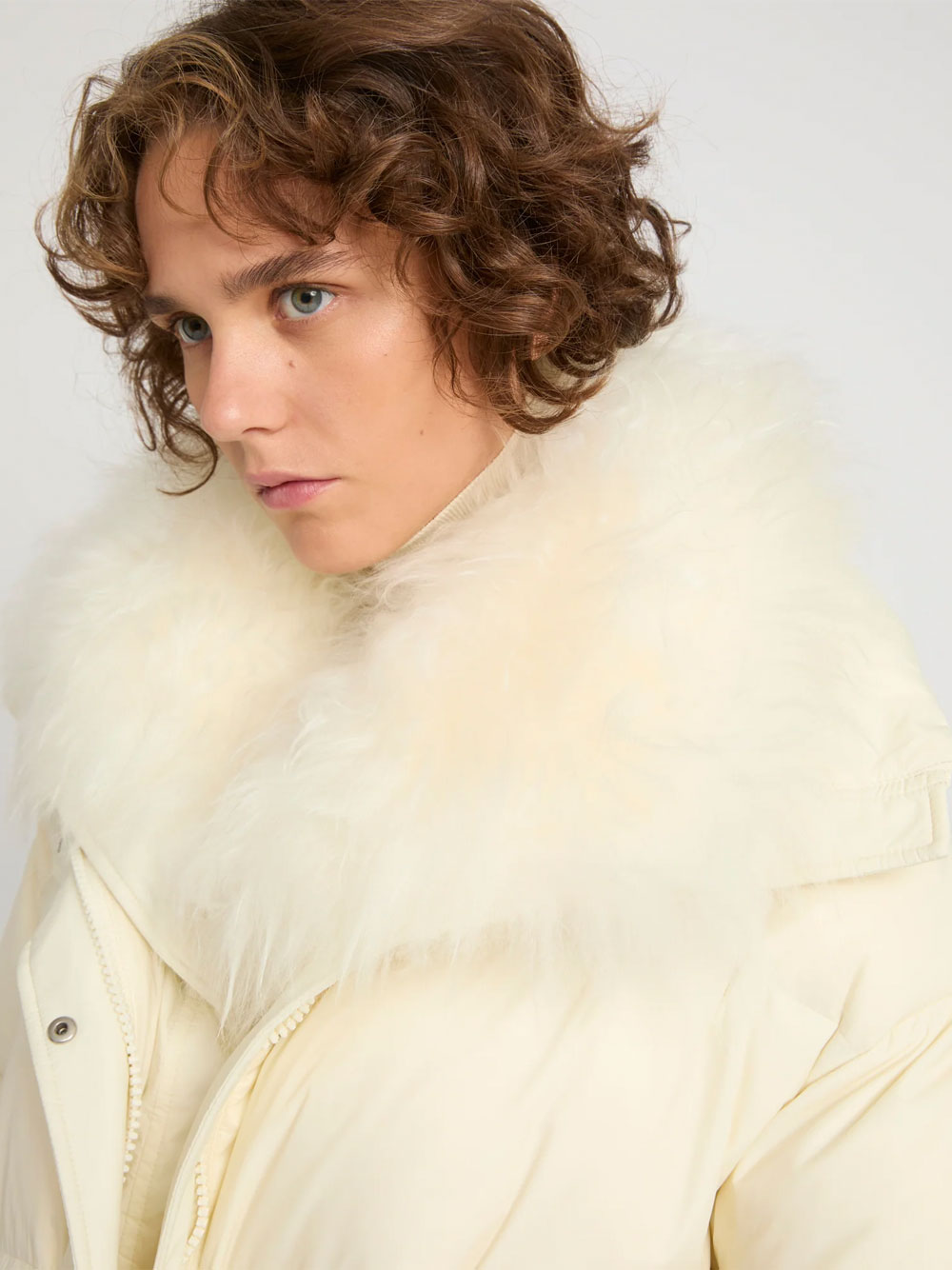 YS ARMY COLLECTION: MID-LENGTH DOWN JACKET WITH REMOVABLE BIB AND LAMBSWOOL TRIM 26WFM00480M07WA1006 (YVES SALOMON / ダウンジャケット・コート ) | YVES SALOMON (イヴ サロモン)(4)