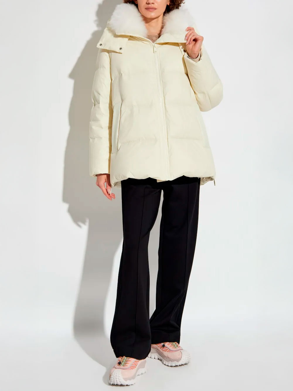 A LINE ICONIC HOODED DOWN JACKET WITH DETACHABLE LAMBSWOOL TRIM 24WFM01576M07WA1006 (YVES SALOMON / ダウンジャケット・コート ) | YVES SALOMON (イヴ サロモン)(1)