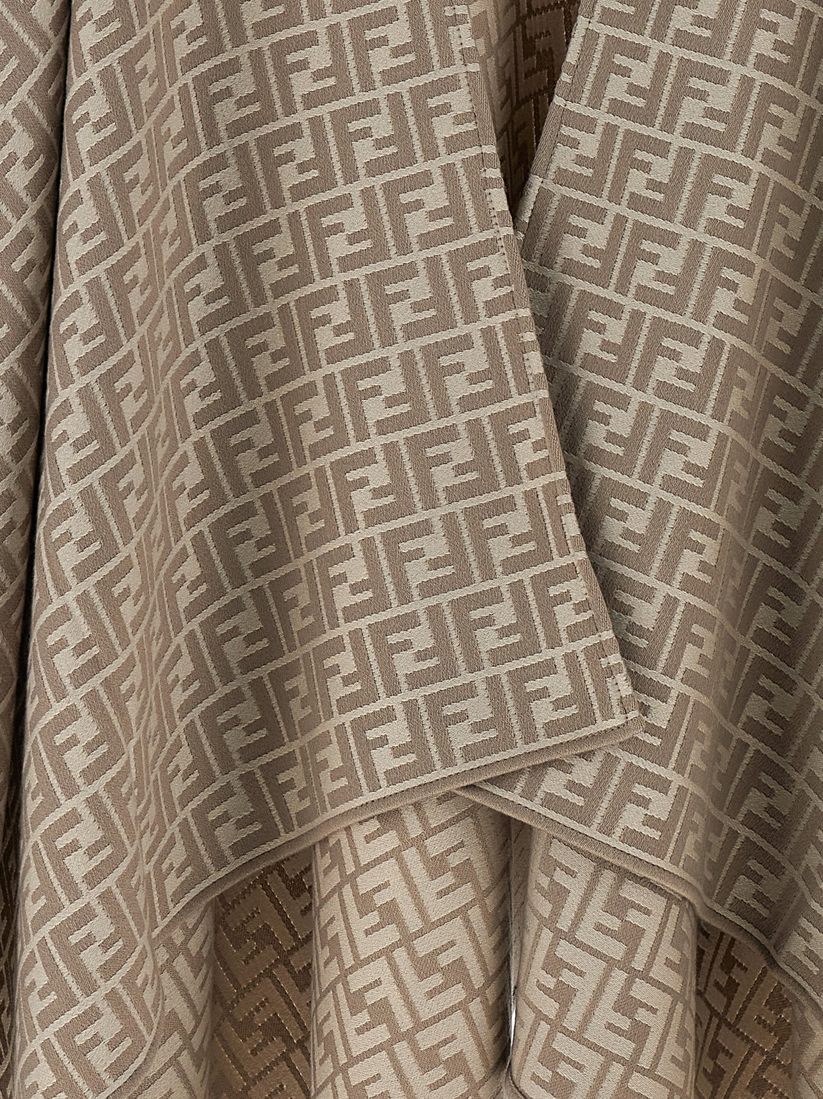 'FF' jacquard poncho FXX782AQ8GF0QZ0 (FENDI / カジュアルジャケット ) | FENDI (フェンディ)(3)