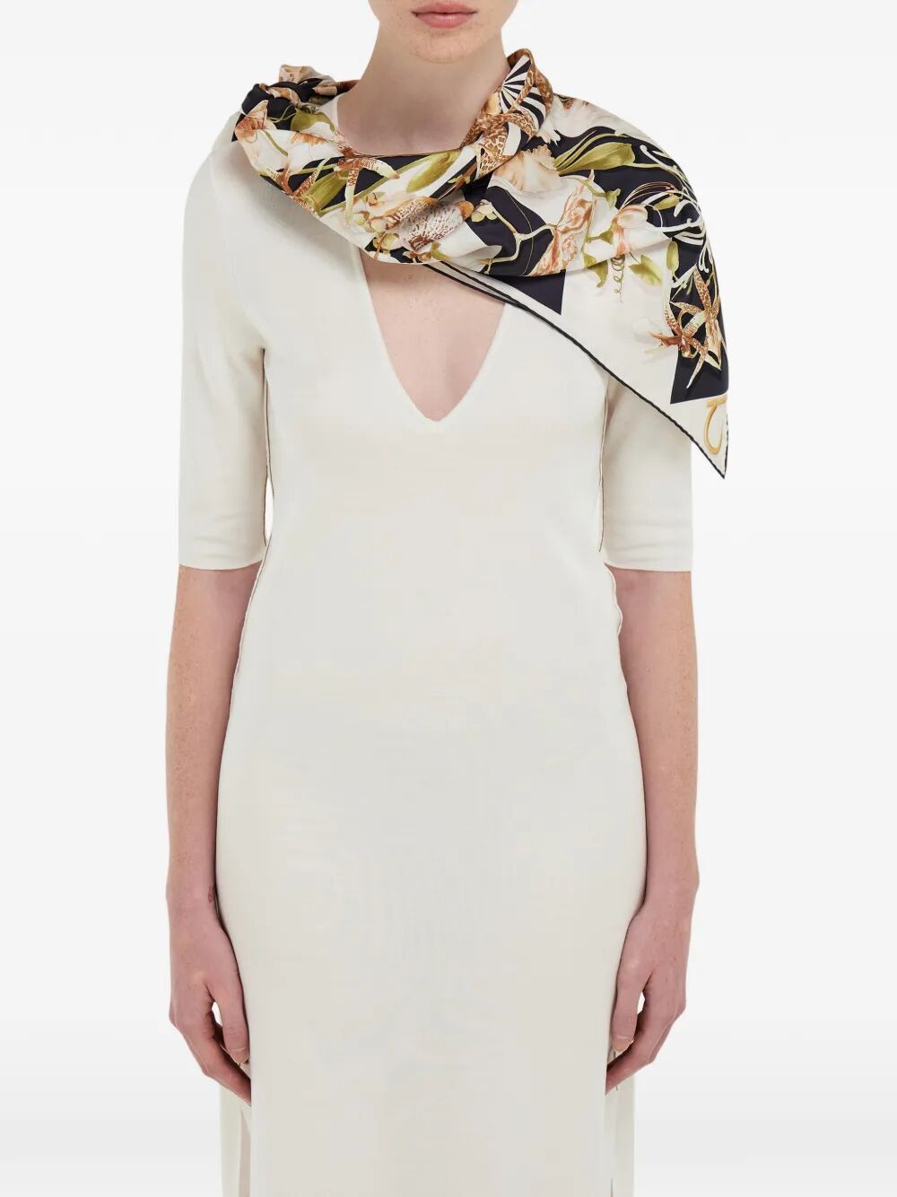 GAIA PRINT SILK SCARF 3102250789915BLACKIVORY (FERRAGAMO / スカーフ・マフラー ) | FERRAGAMO (フェラガモ)(1)