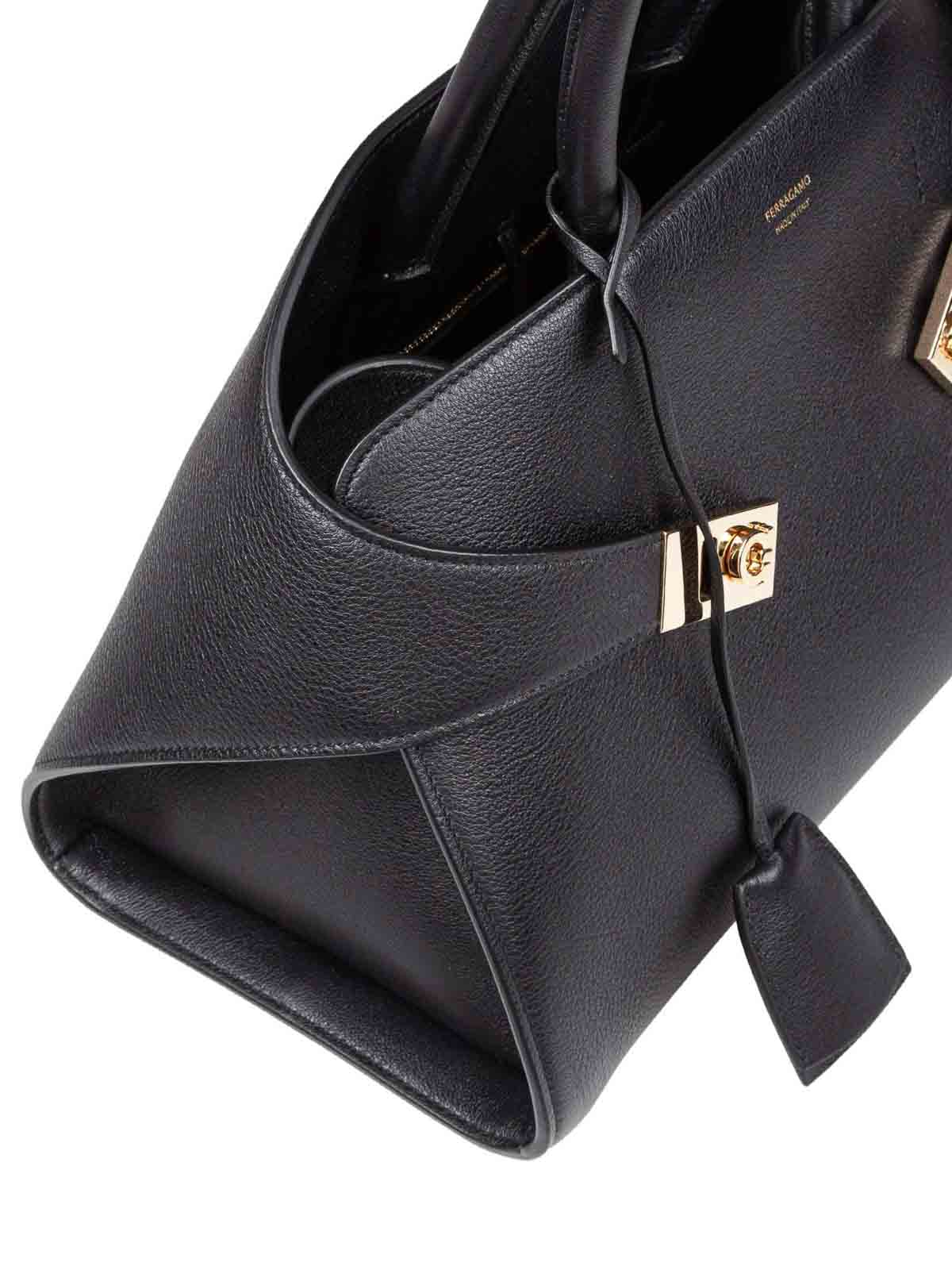 Hug Th M Handbag In Black Leather 215608001 (FERRAGAMO / トートバッグ ) | FERRAGAMO (フェラガモ)(3)
