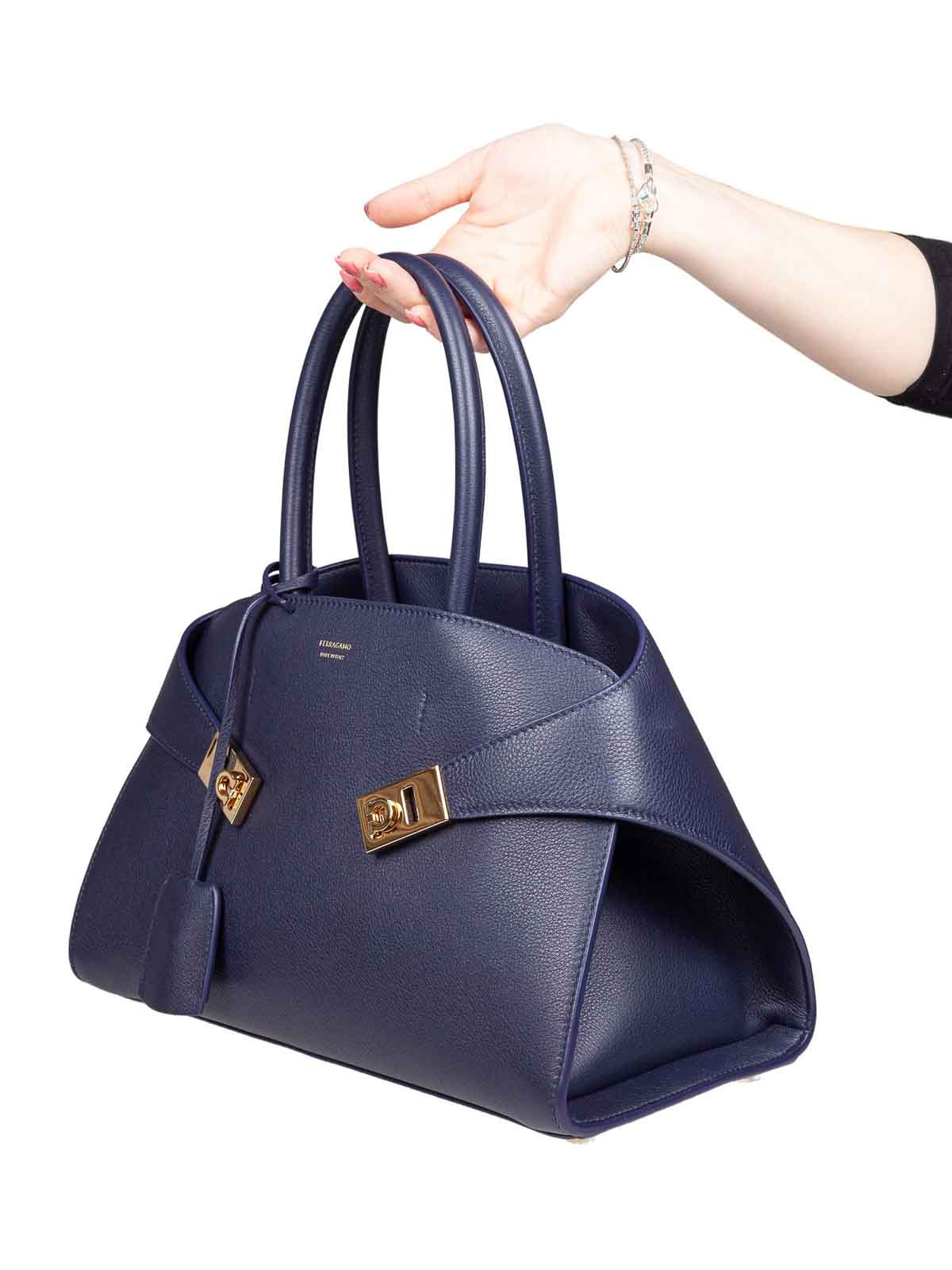 Hug Th M Handbag In Blue Leather 215608005 (FERRAGAMO / トートバッグ ) | FERRAGAMO (フェラガモ)(1)