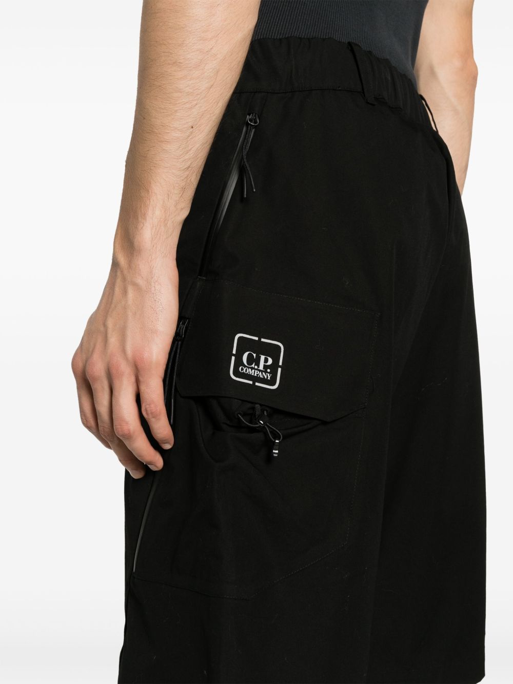 C.P. COMPANY Shorts BLACK 20CMBE031A005904G999 (C.P. Company / ショートパンツ ) | C.P. Company (シーピーカンパニー)(2)
