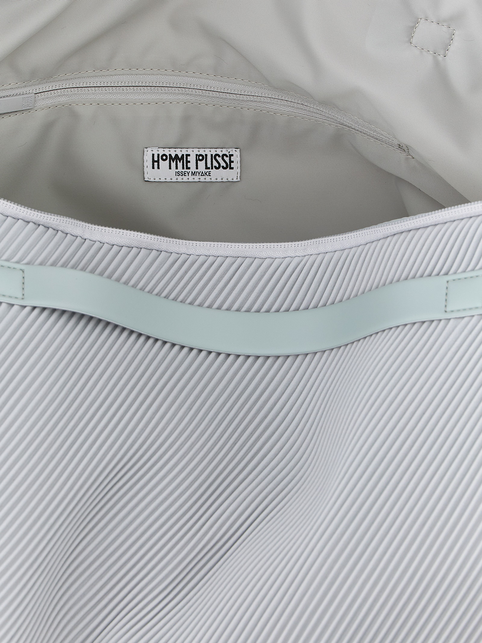 'Pleats' duffel bag HP66AG42771 (HOMME PLISSÉ ISSEY MIYAKE / ビジネス・トラベルバッグ ) | HOMME PLISSÉ ISSEY MIYAKE (オムプリッセ イッセイ ミヤケ)(3)