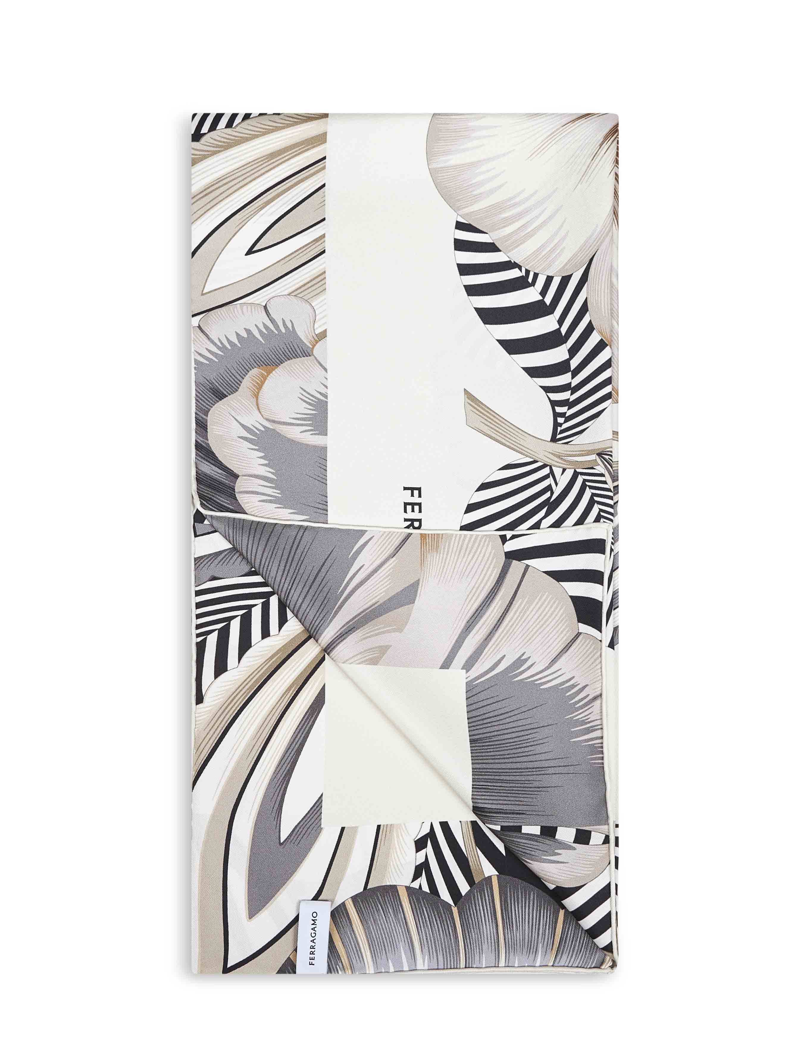 Ferragamo Scarfs White 310227FOBREZZA789958 (FERRAGAMO / スカーフ・マフラー ) | FERRAGAMO (フェラガモ)(1)