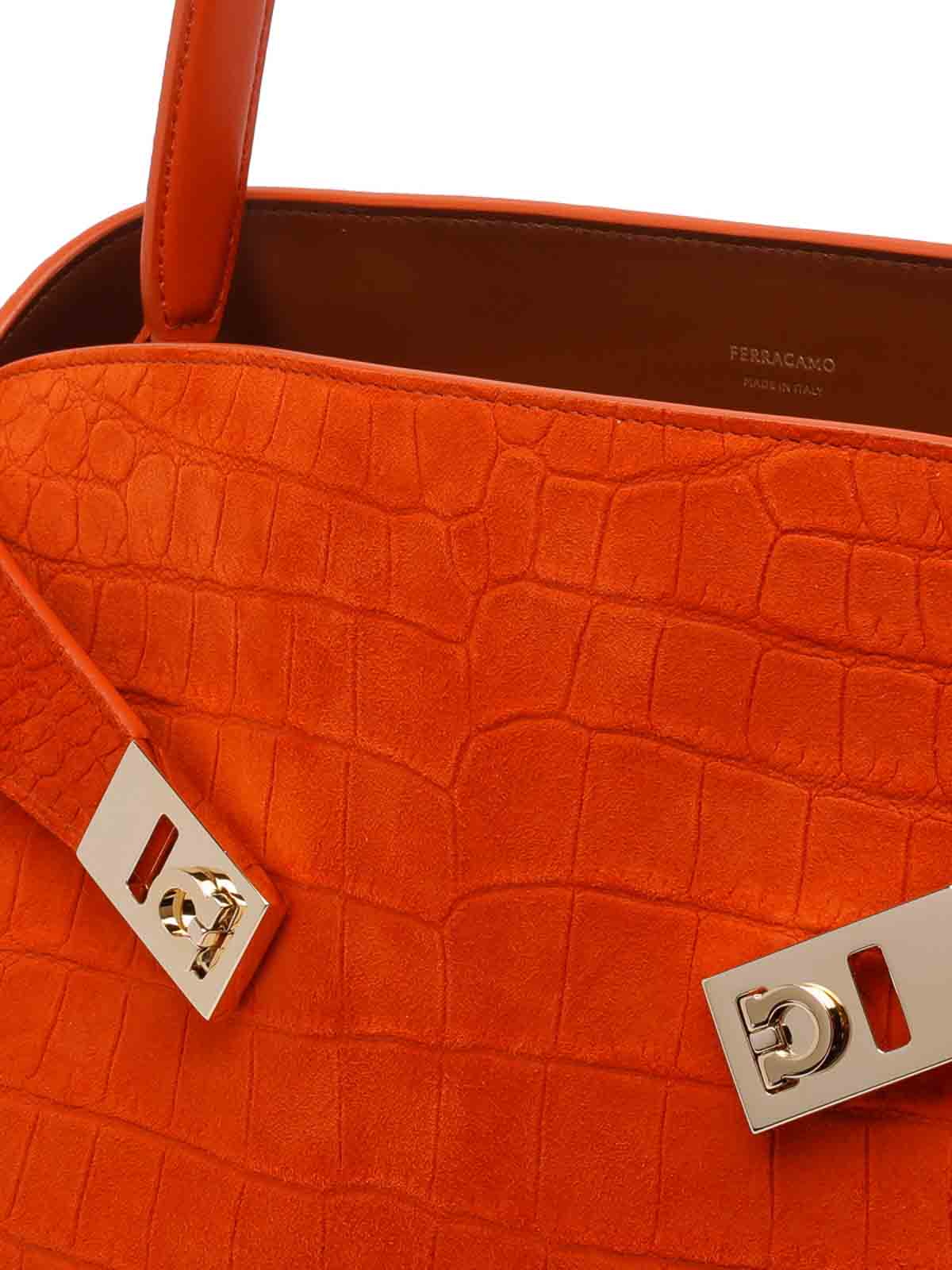 Orange Small Hug Shoulder Bag 792870219816 (FERRAGAMO / ハンドバッグ・ショルダーバッグ ) | FERRAGAMO (フェラガモ)(3)