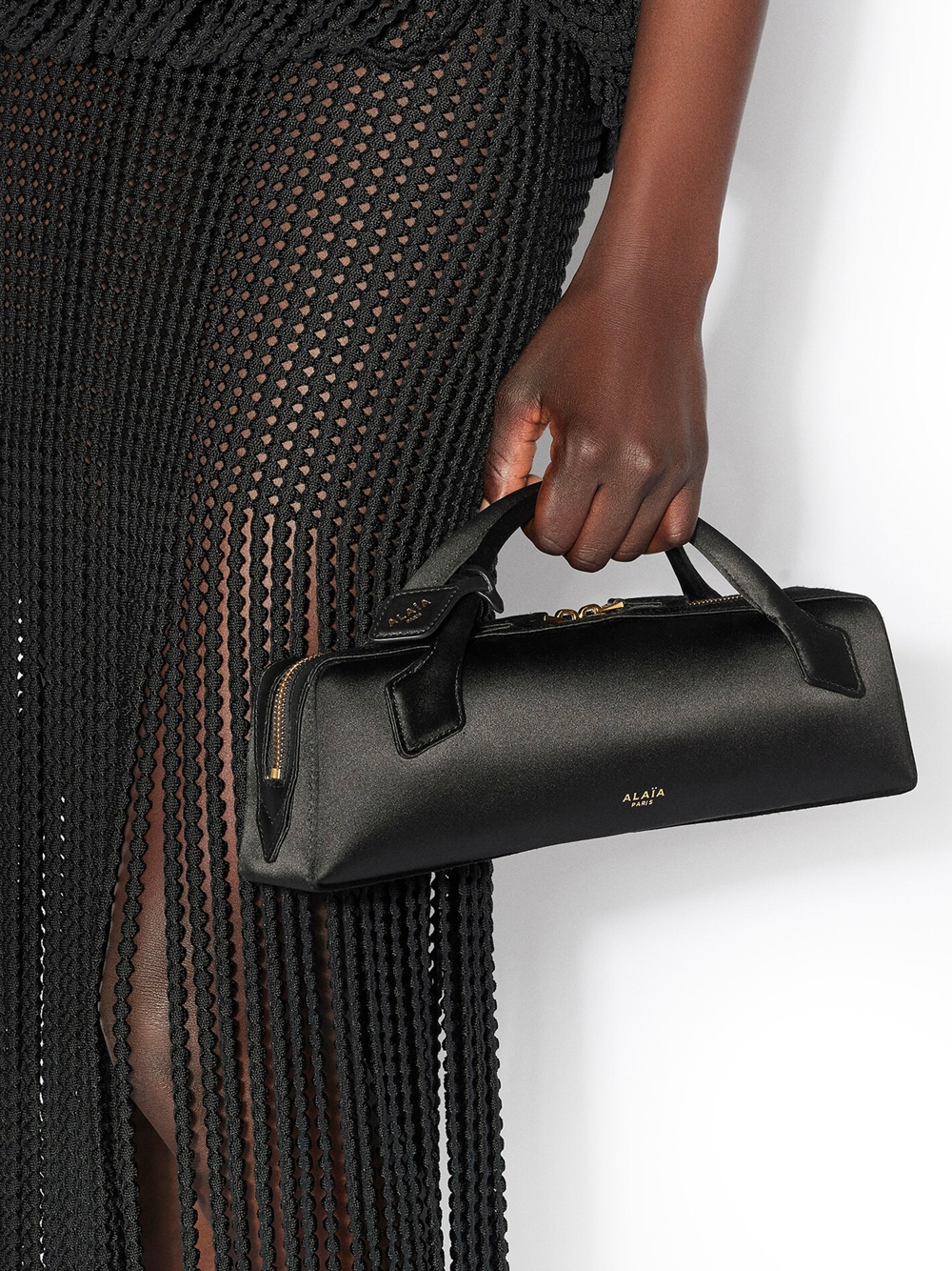 POCHETTE LE TECKEL IN SATIN AA1S06026A024999 (ALAIA / クラッチバッグ・ポーチ ) | ALAIA (アライア)(2)