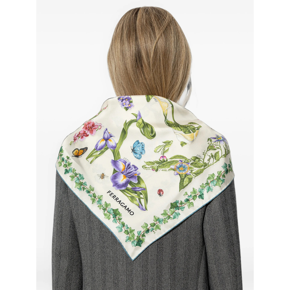 Scarf Ferragamo 3102450795198AVOAZ (FERRAGAMO / スカーフ・マフラー ) | FERRAGAMO (フェラガモ)(1)